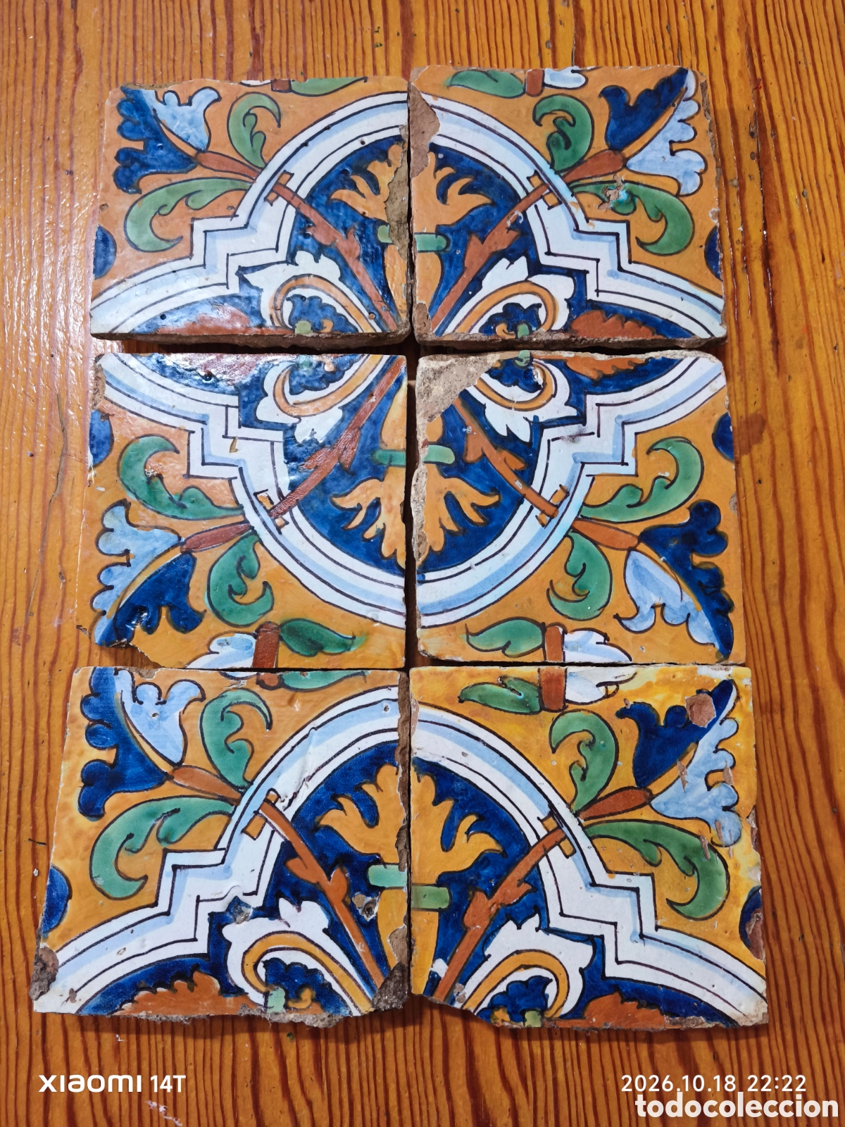 Antig&uuml;edades: Panel de seis azulejos de aristas o cuenca. Sevilla. Triana siglo XVI. Renacentista/ mudejar