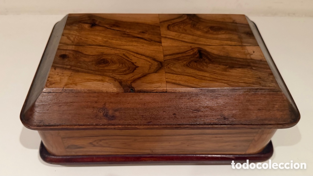 Antig&uuml;edades: Caja Joyero en Madera de Olivo