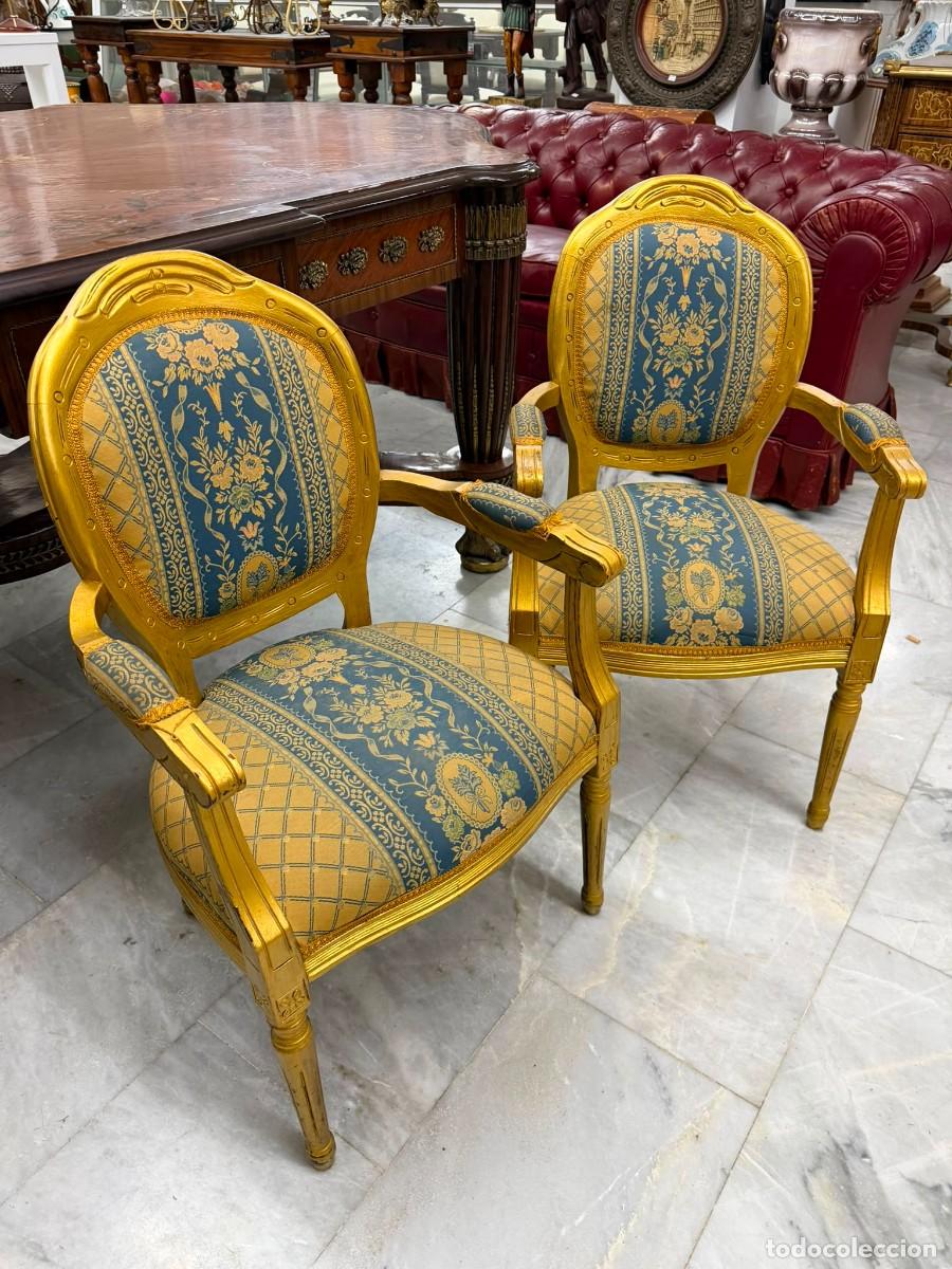 Antig&uuml;edades: Pareja de sillones descalzadores.