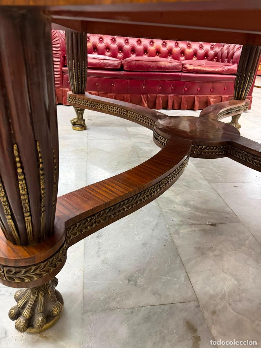Antig&uuml;edades: Gran mesa en marqueter&iacute;a y decorada en bronces de 12 comensales. - Foto 4