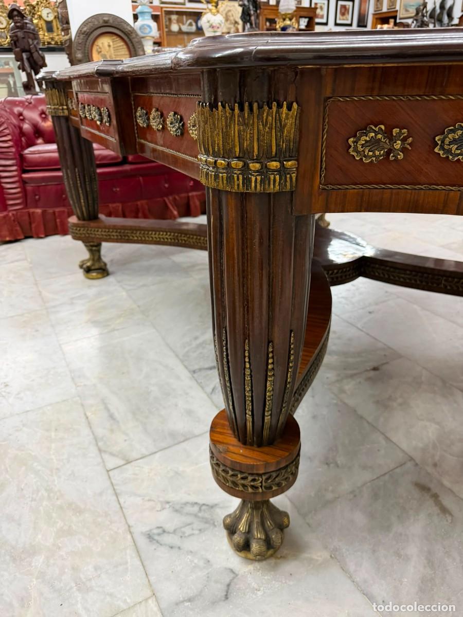 Antig&uuml;edades: Gran mesa en marqueter&iacute;a y decorada en bronces de 12 comensales. - Foto 5