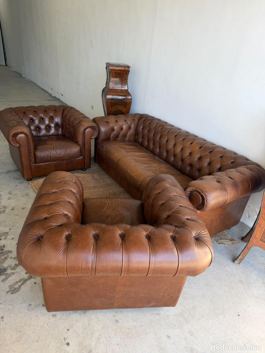 Antig&uuml;edades: Conjunto Chesterfield de sof&aacute; y 2 sillones.