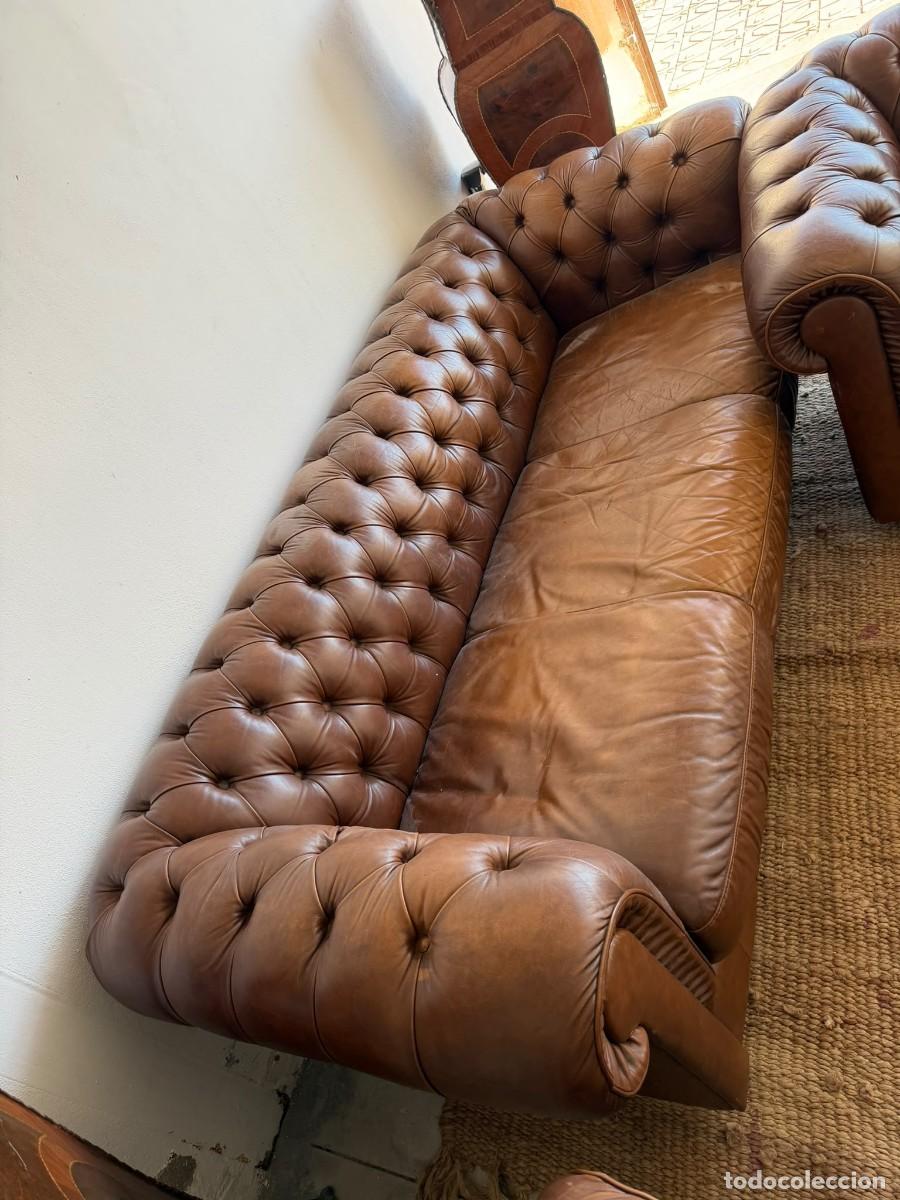 Antig&uuml;edades: Conjunto Chesterfield de sof&aacute; y 2 sillones. - Foto 4