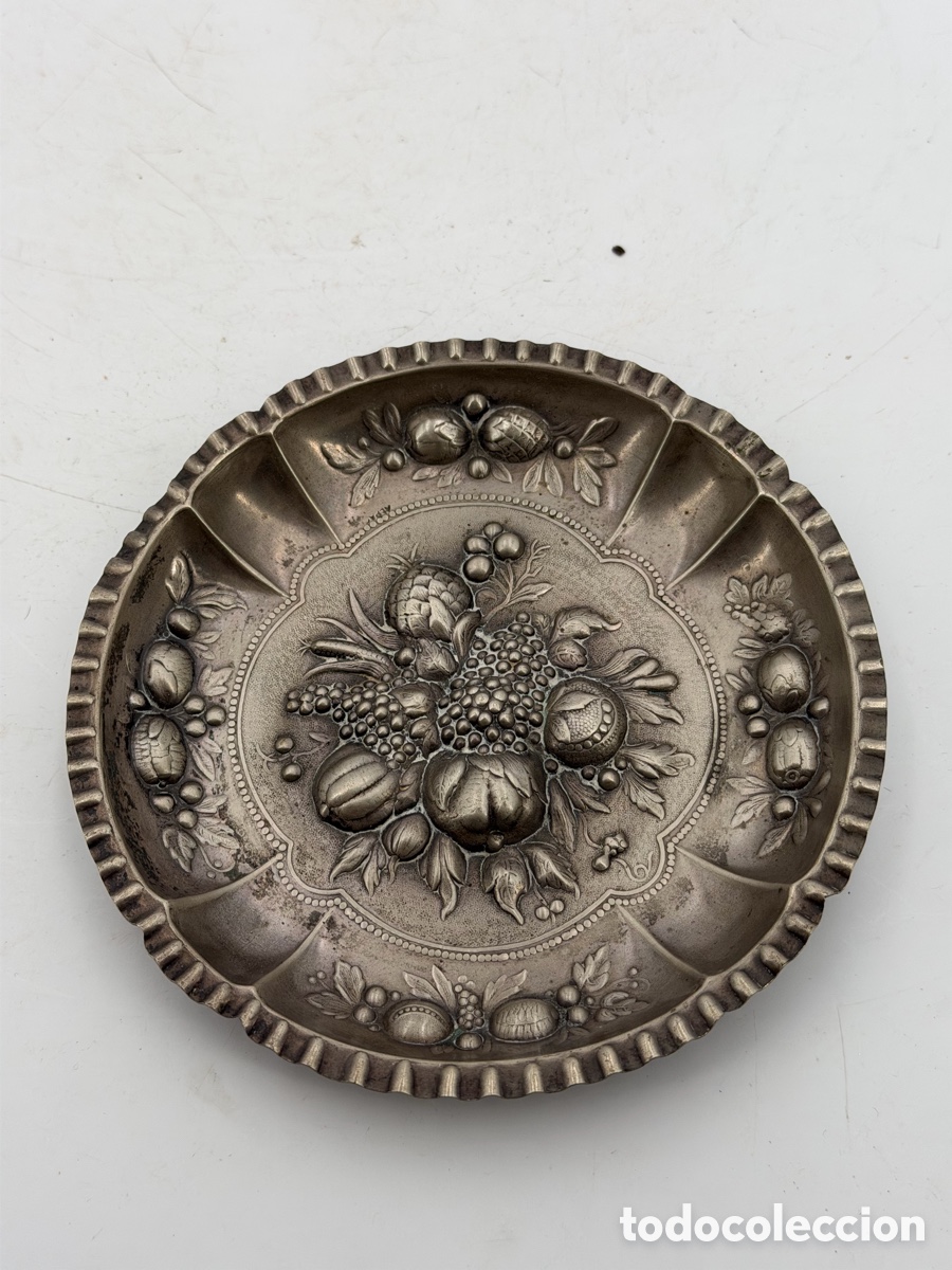 Antig&uuml;edades: Antiguo Plato Relieve de Granadas Plateado - Foto 2