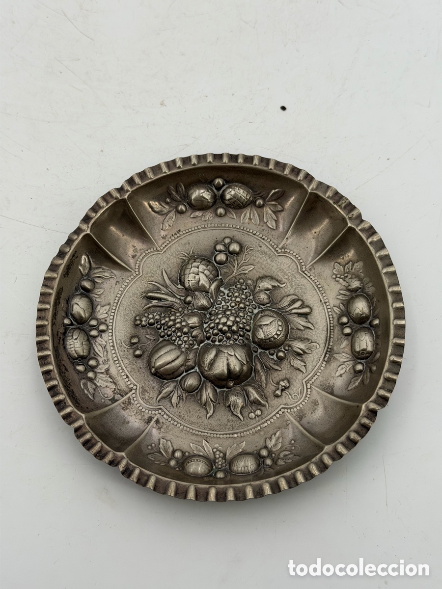 Antig&uuml;edades: Antiguo Plato Relieve de Granadas Plateado - Foto 3