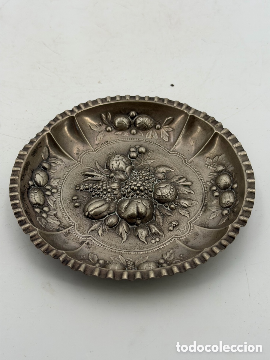 Antig&uuml;edades: Antiguo Plato Relieve de Granadas Plateado - Foto 4