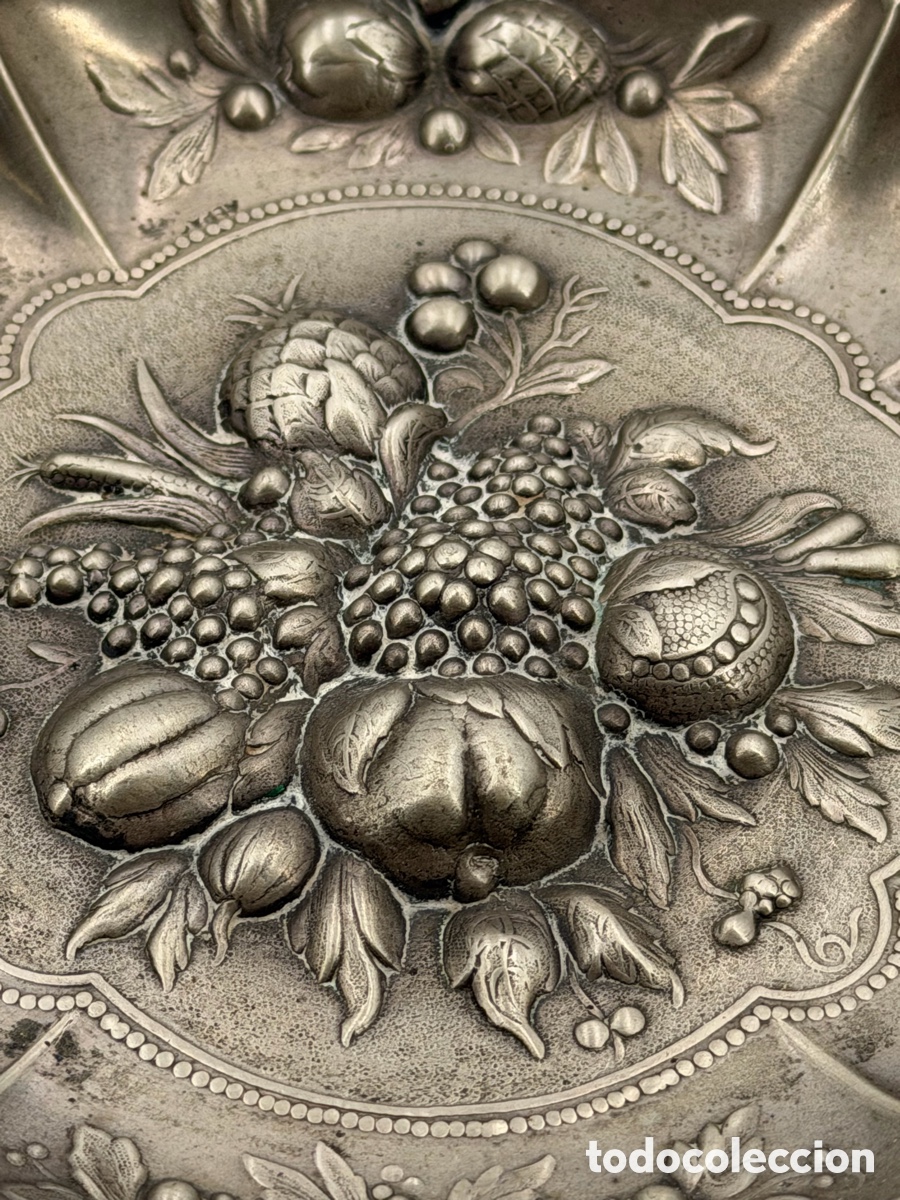 Antig&uuml;edades: Antiguo Plato Relieve de Granadas Plateado - Foto 5