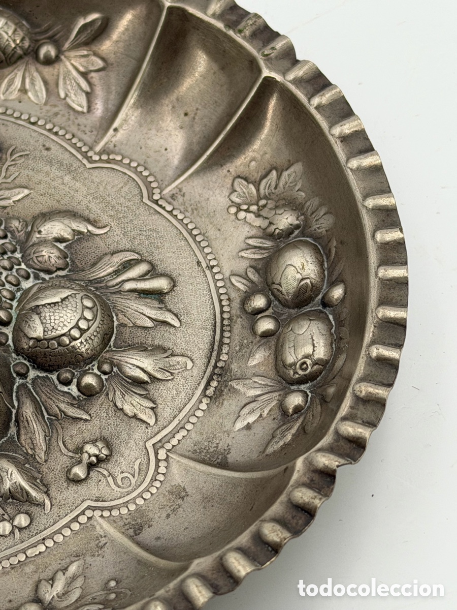 Antig&uuml;edades: Antiguo Plato Relieve de Granadas Plateado - Foto 6