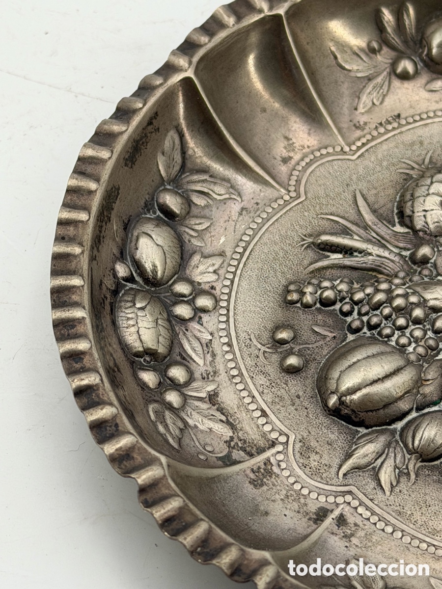Antig&uuml;edades: Antiguo Plato Relieve de Granadas Plateado - Foto 7