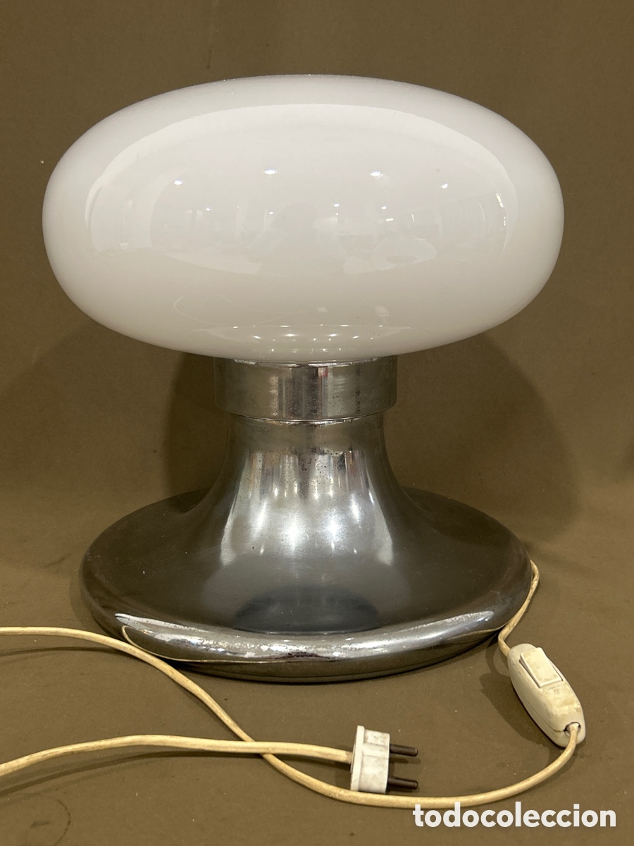 Antig&uuml;edades: L&Aacute;MPARA DE MESA SPACE AGE MID-CENTURY DE CRISTAL OPALINO Y CROMO A&Ntilde;OS 70 *VER FOTOS*