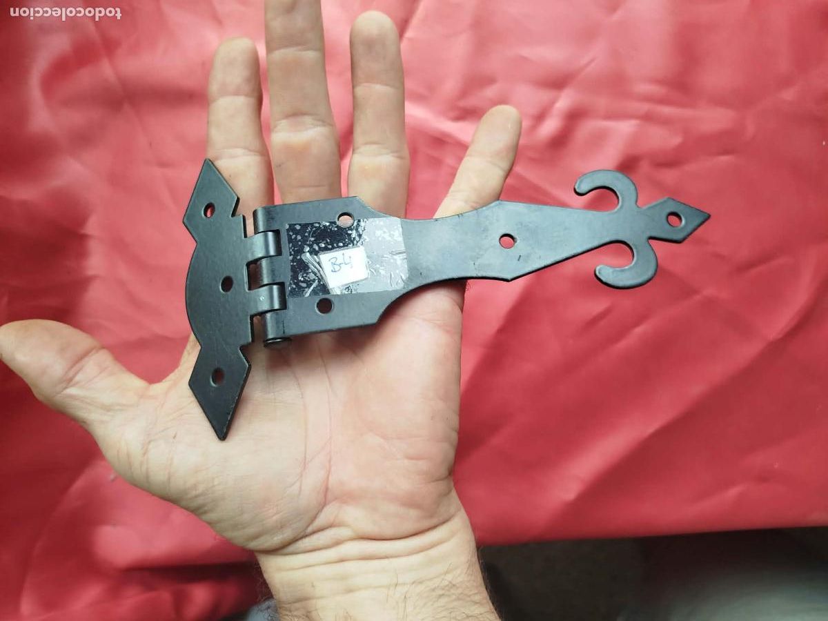 Antig&uuml;edades: Bisagra negra nueva sin uso B-4. Caja bisagras