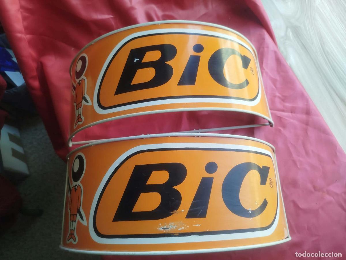 Antig&uuml;edades: Dos m&oacute;dulos de publicidad bol&iacute;grafos BIC. Cartel metalico. Estanteria Correos