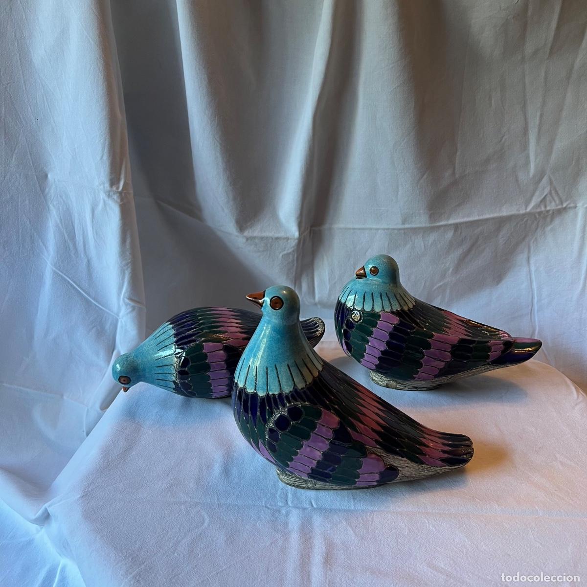 Antig&uuml;edades: Tr&iacute;o de Esculturas de Palomas en Cer&aacute;mica Esmaltada Pol&iacute;croma - Firmadas JEFA - Vintage Siglo XX