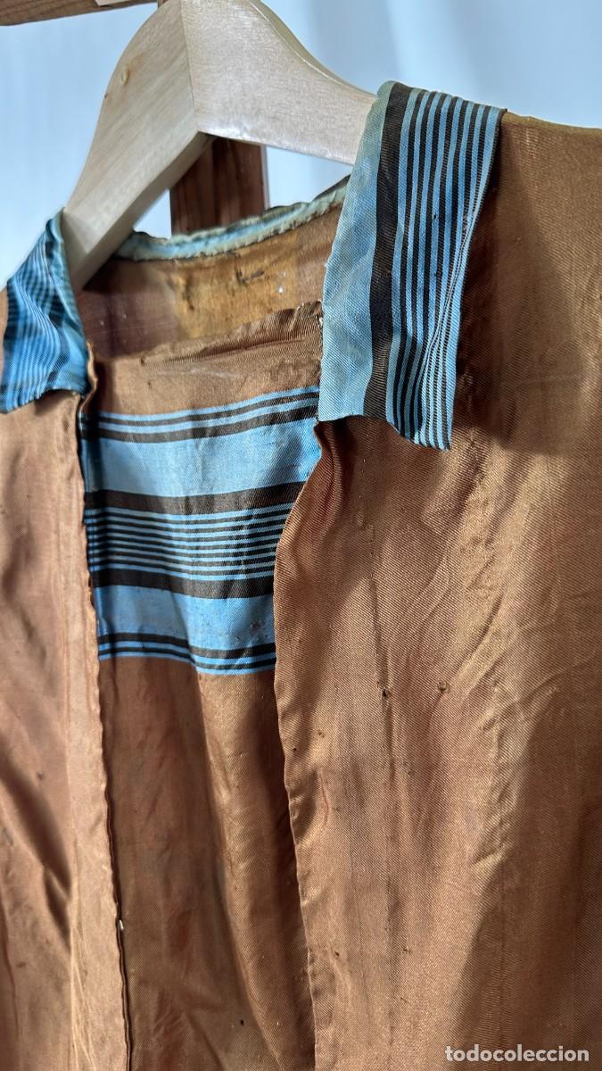 Antig&uuml;edades: Antiguo cuerpo de seda marr&oacute;n - Foto 3