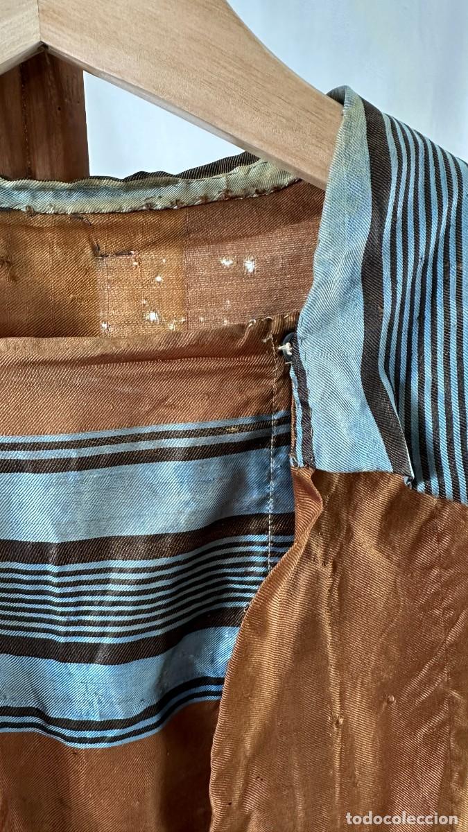 Antig&uuml;edades: Antiguo cuerpo de seda marr&oacute;n - Foto 6