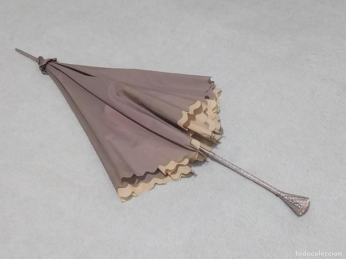 Antig&uuml;edades: Sombrilla antigua vintage con pomo esmaltado &ndash; 84 cm