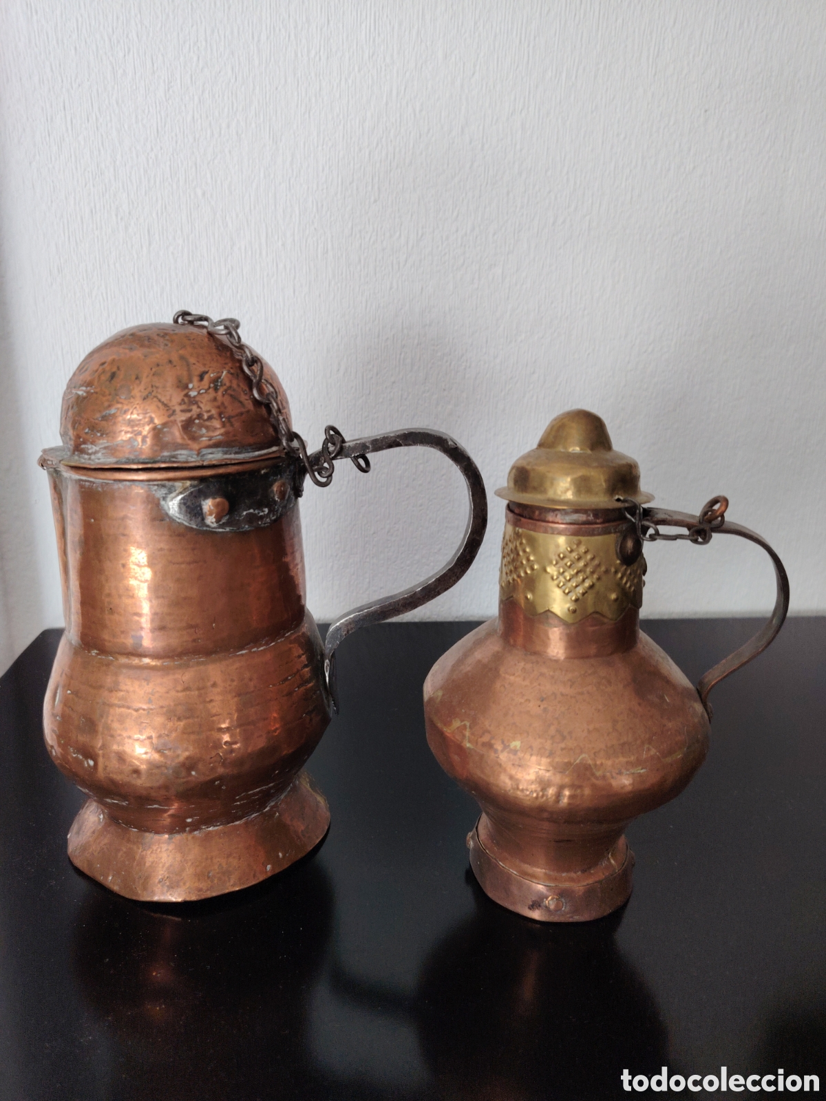 Antig&uuml;edades: Antiguo c&aacute;ntaro y chocolatera de cobre