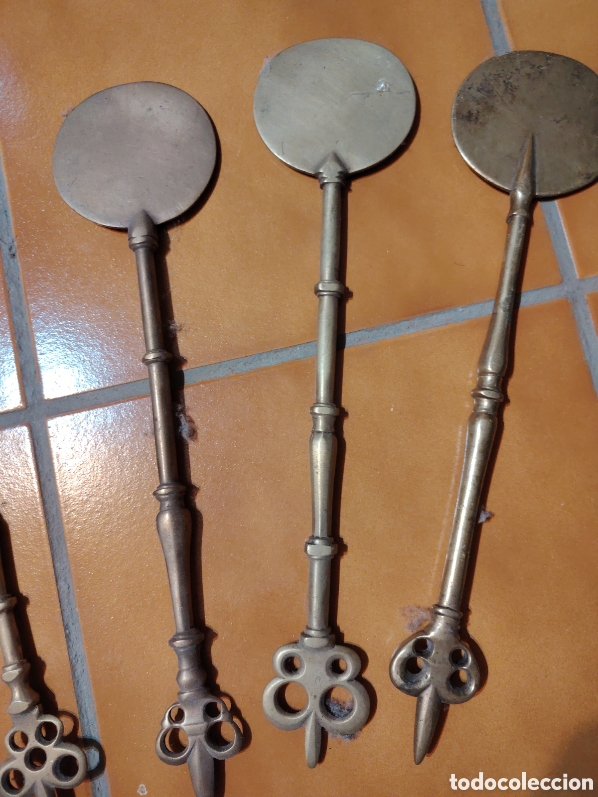 Antig&uuml;edades: 7 antiguas badilas de bronce - Foto 2