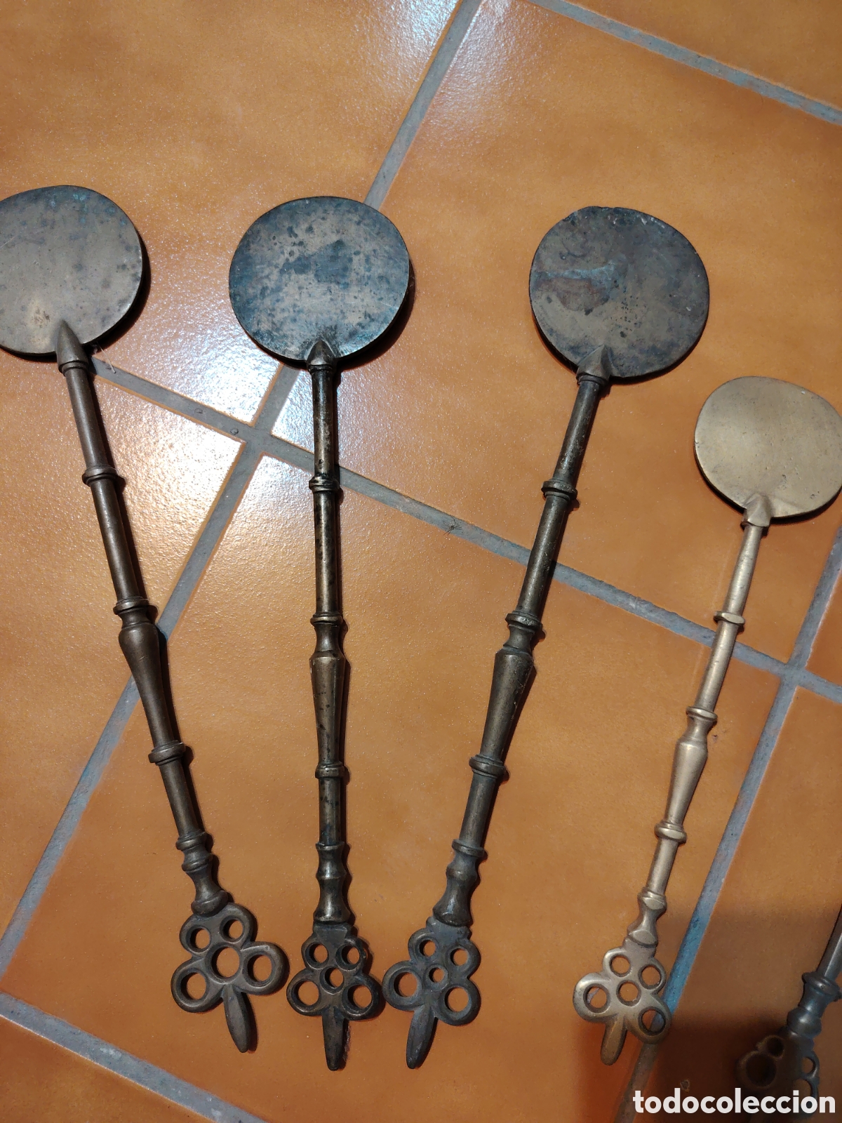 Antig&uuml;edades: 7 antiguas badilas de bronce - Foto 3