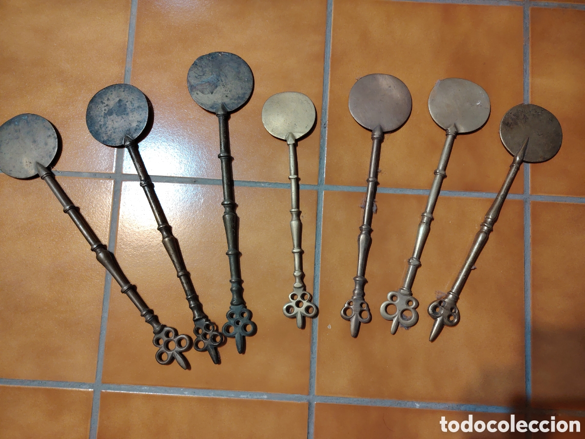 Antig&uuml;edades: 7 antiguas badilas de bronce