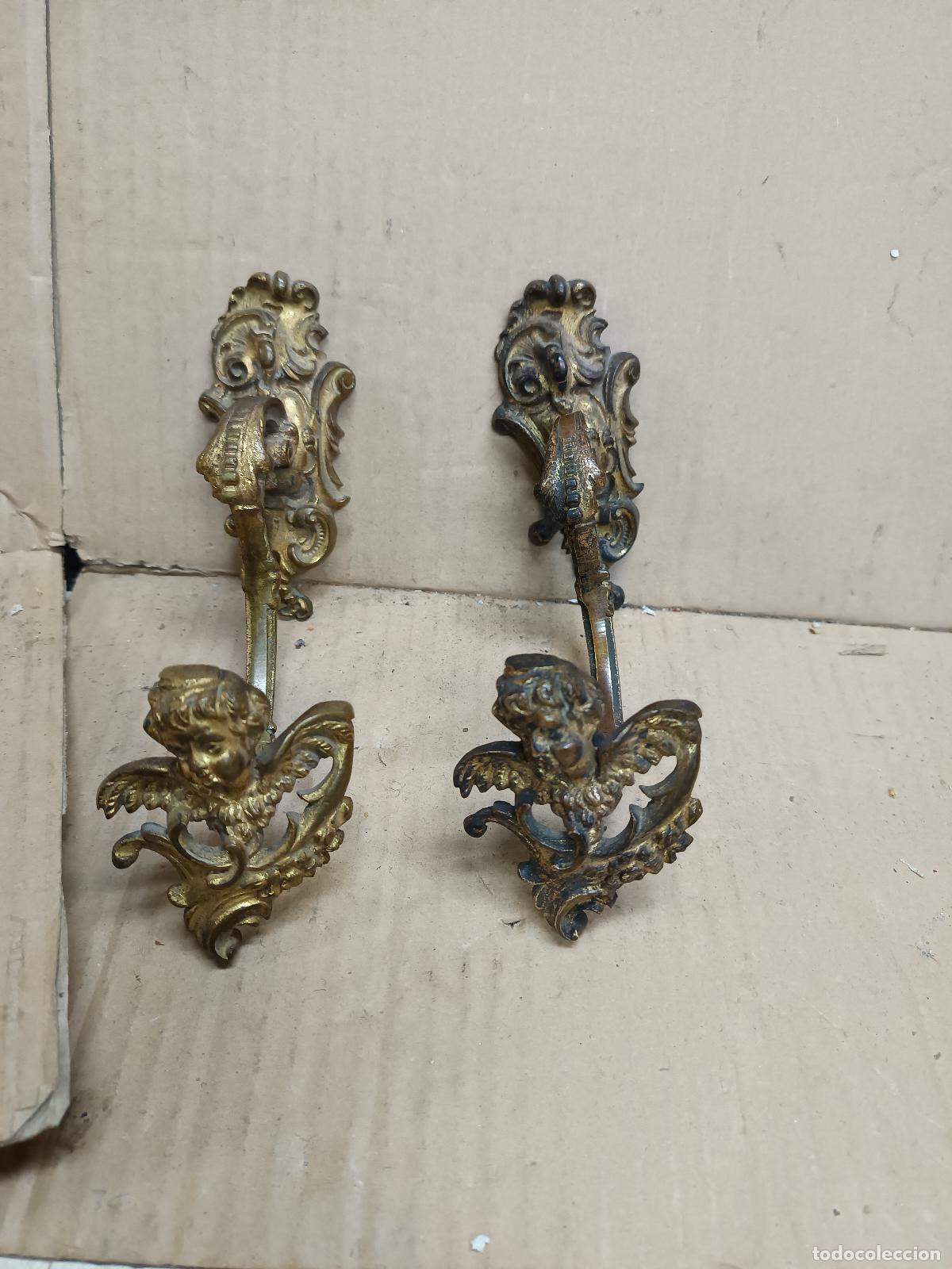 Antig&uuml;edades: PAREJA DE ALZAPA&Ntilde;OS, PERCHEROS, PERCHA DE BRONCE, SELLADOS, DEP. MUSTER.