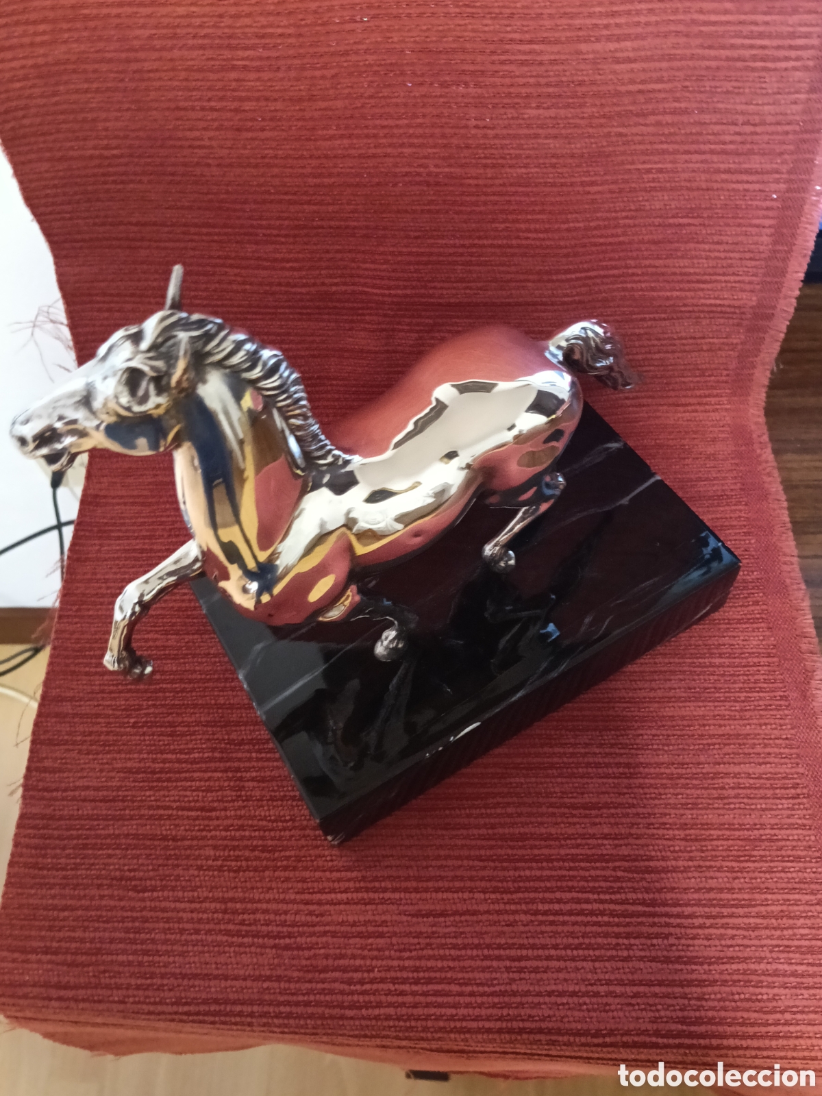 Antig&uuml;edades: Escultura caballo plateado