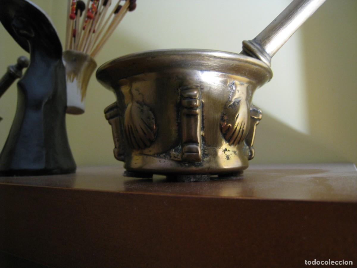 Antig&uuml;edades: ANTIGUO Y GRAN ALMIREZ DE BRONCE CON LA CONCHA DE SANTIAGO FINALES DEL XVII BUENA CONSERVACION