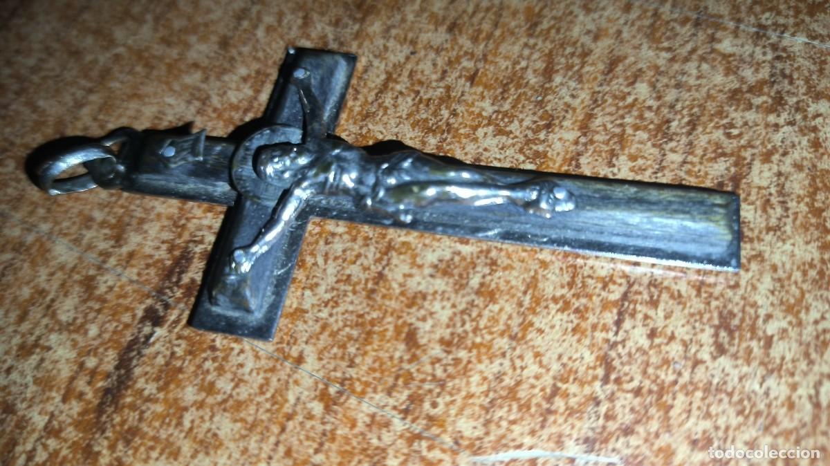 Antig&uuml;edades: Crucifijo Colgante Vintage de Estilo Cl&aacute;sico - Bella P&aacute;tina