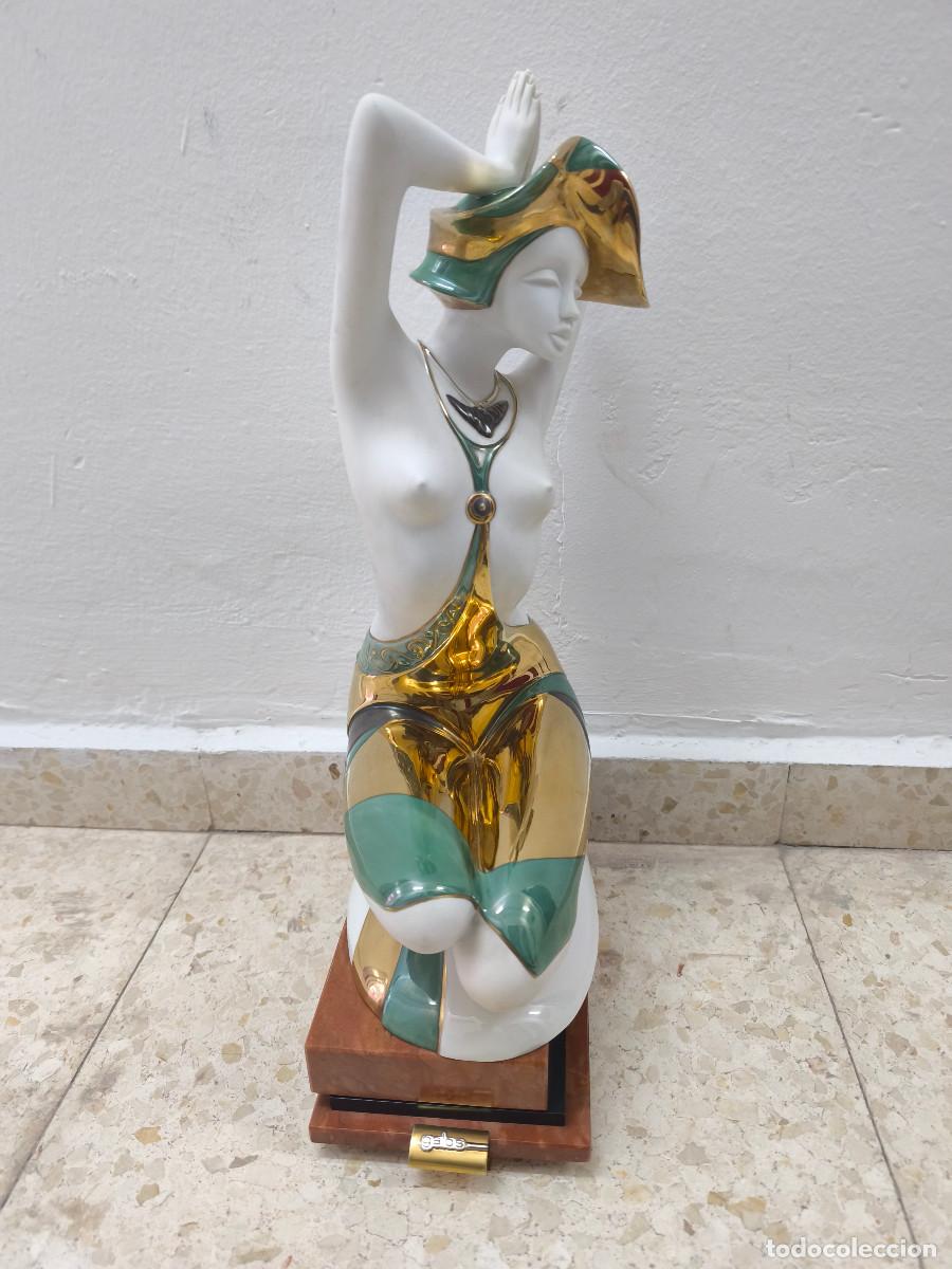 Antig&uuml;edades: Figura Galos mujer con pamela