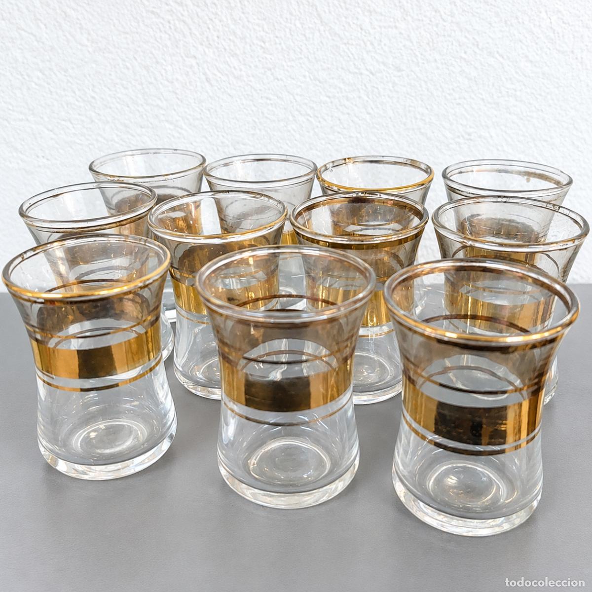 Antig&uuml;edades: Lote de 11 vasos de t&eacute; turco vintage de cristal con decoraci&oacute;n dorada