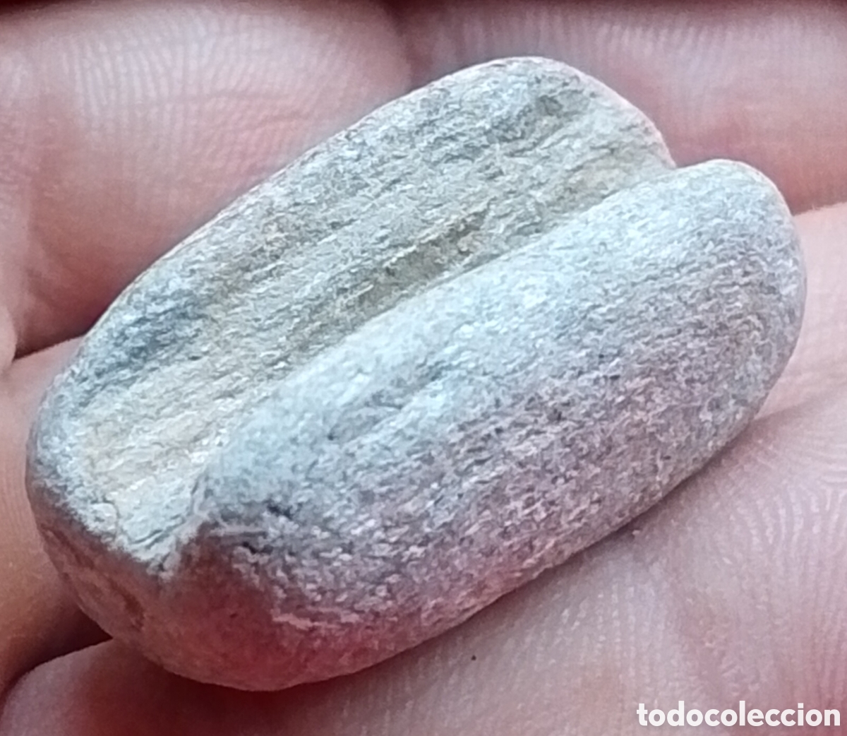 Antig&uuml;edades: Herramienta neol&iacute;tica de piedra acanalada