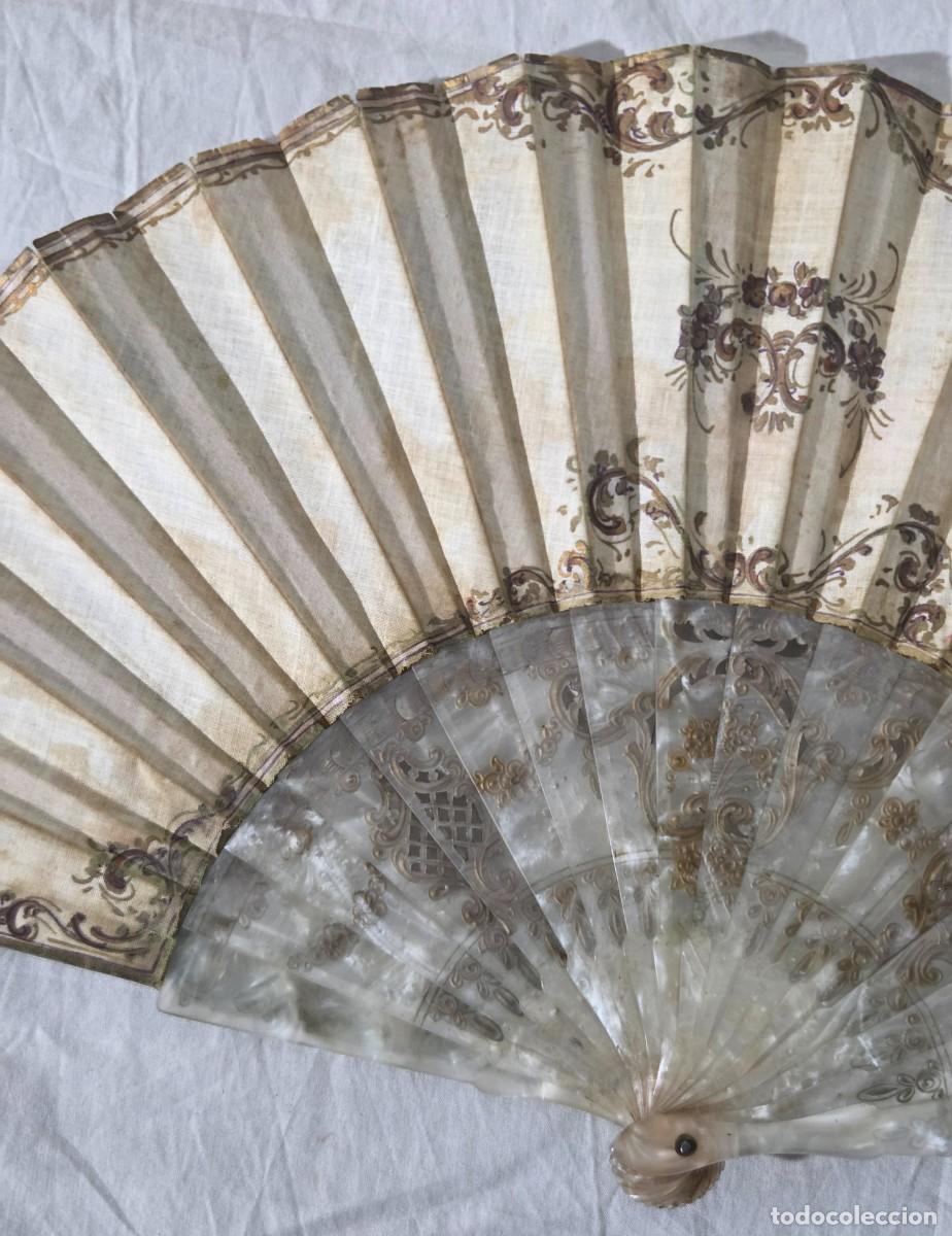 Antig&uuml;edades: Antiguo abanico de pasta s&iacute;mil n&aacute;car - Foto 10