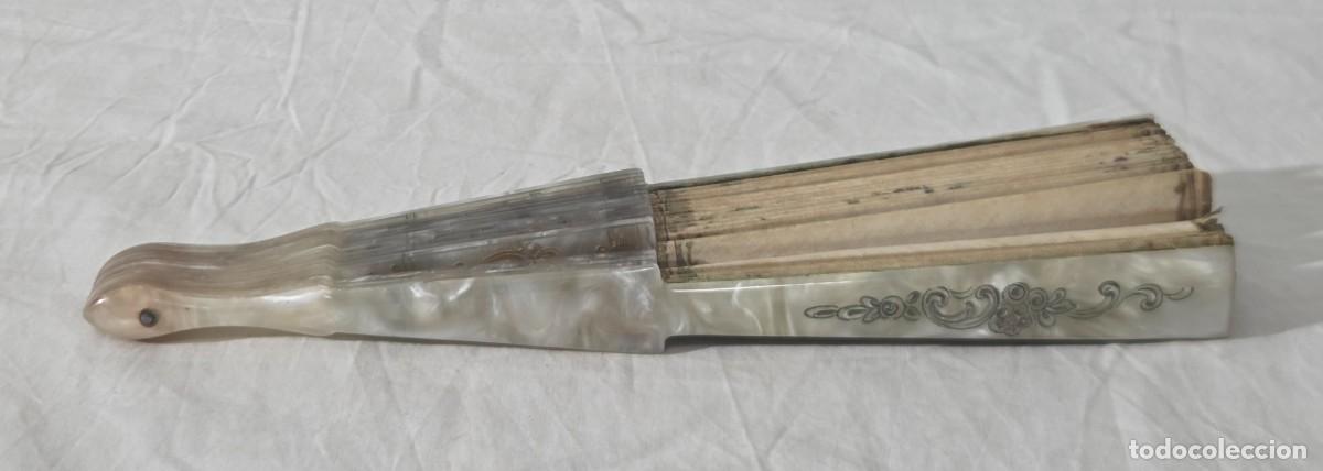 Antig&uuml;edades: Antiguo abanico de pasta s&iacute;mil n&aacute;car - Foto 17