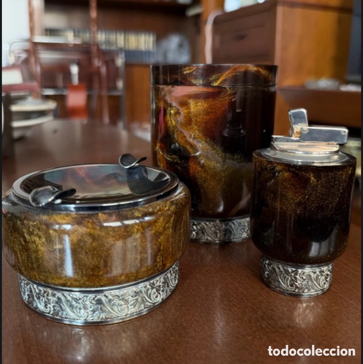 Antig&uuml;edades: Decoraci&oacute;n juego de fumador vintage de resina/lucita con efecto carey y bases plateadas talladas