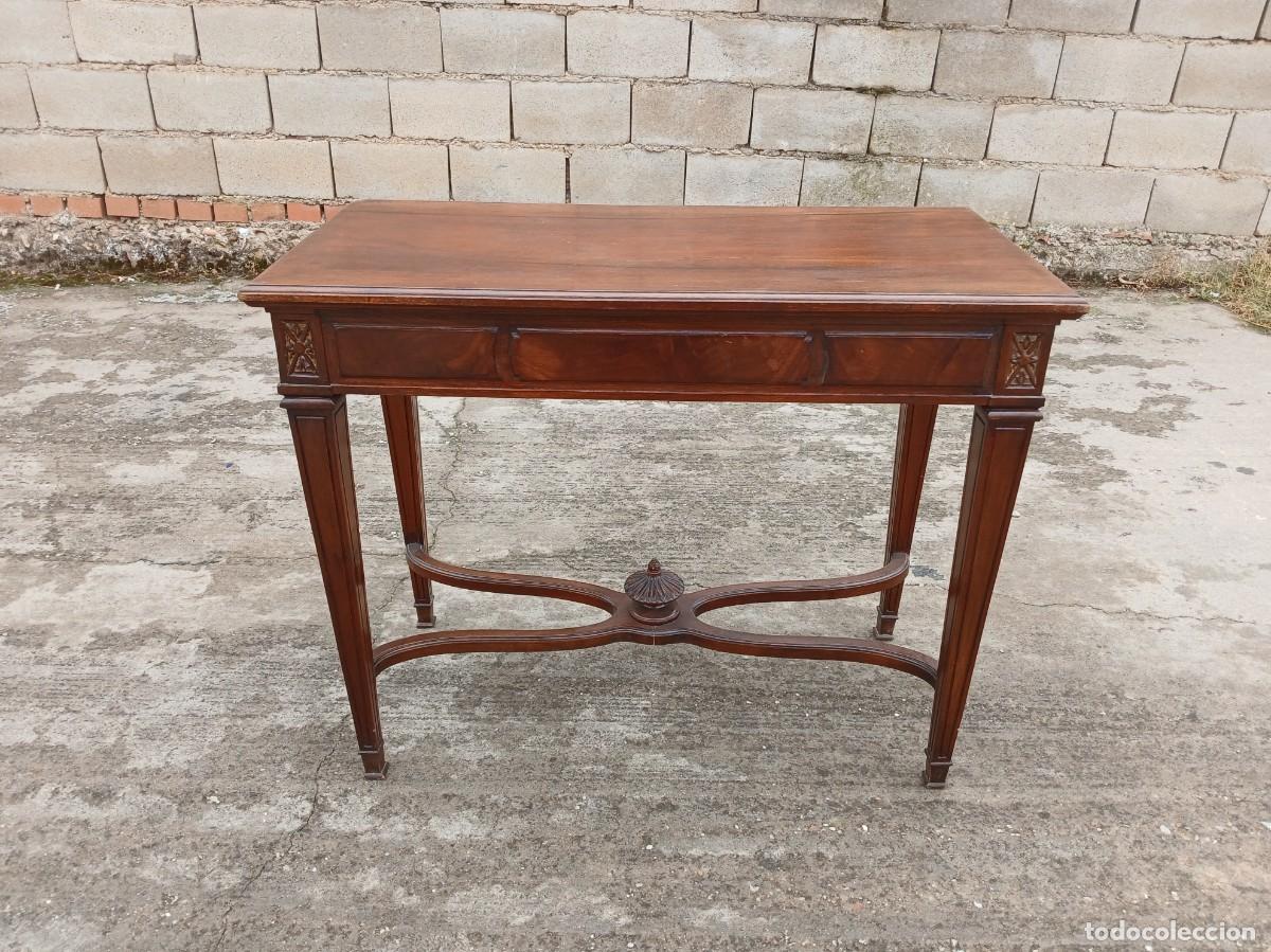 Antig&uuml;edades: Consola antigua estilo ingl&eacute;s.