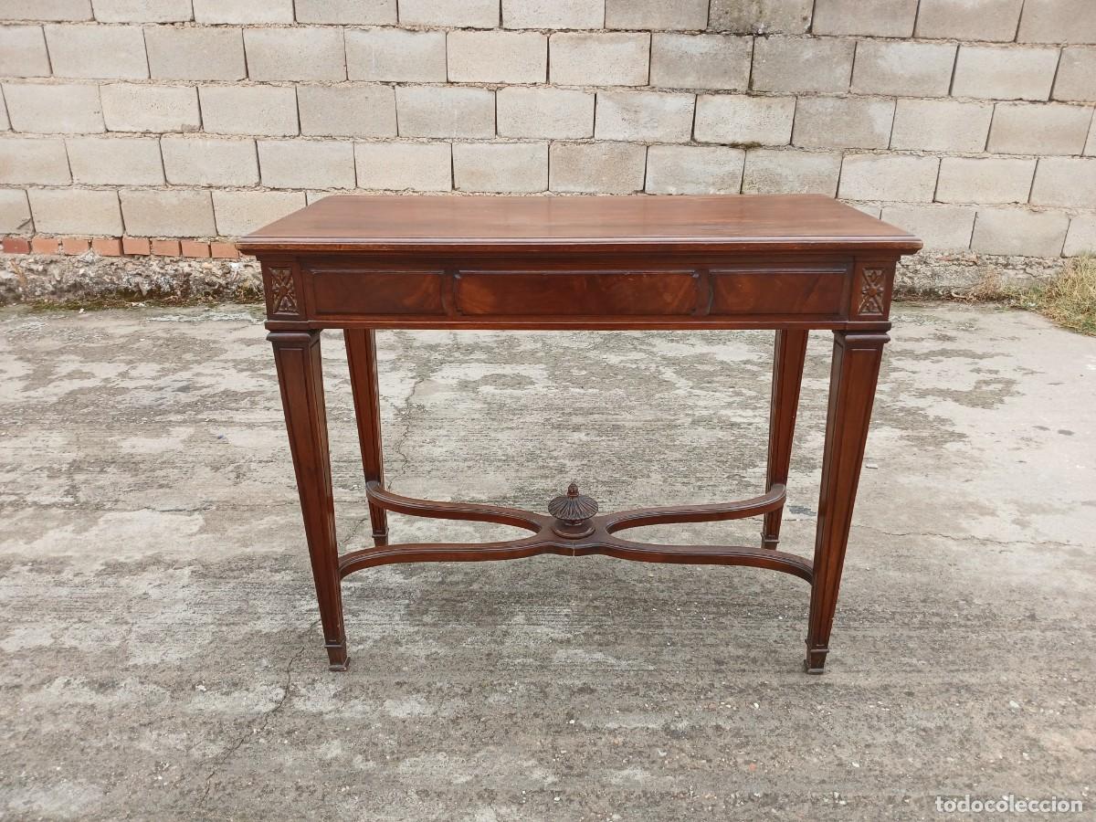 Antig&uuml;edades: Consola antigua estilo ingl&eacute;s Victoriano. Mueble Mesa auxiliar antigua madera nogal Luis XVI.