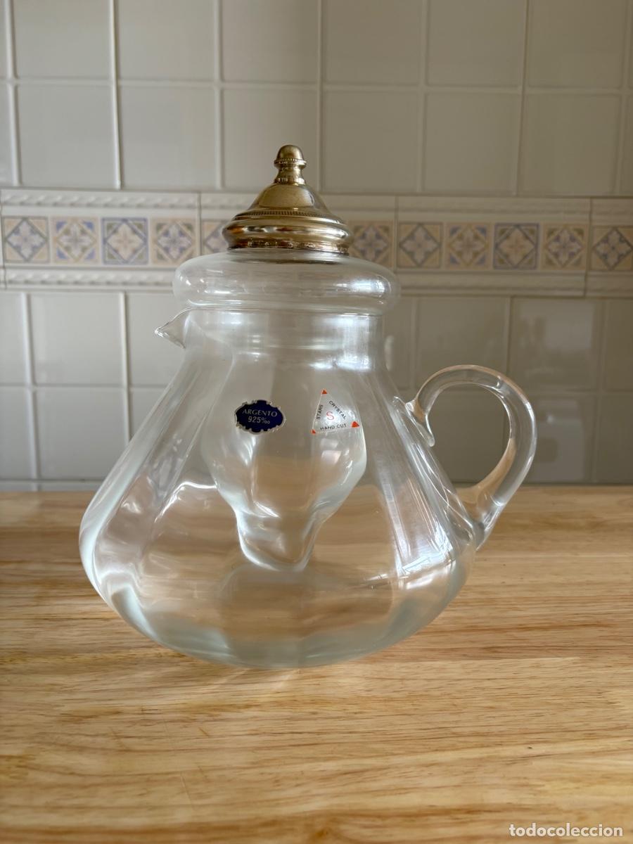 Antig&uuml;edades: Jarra de cristal con refrescador y tapa de plata