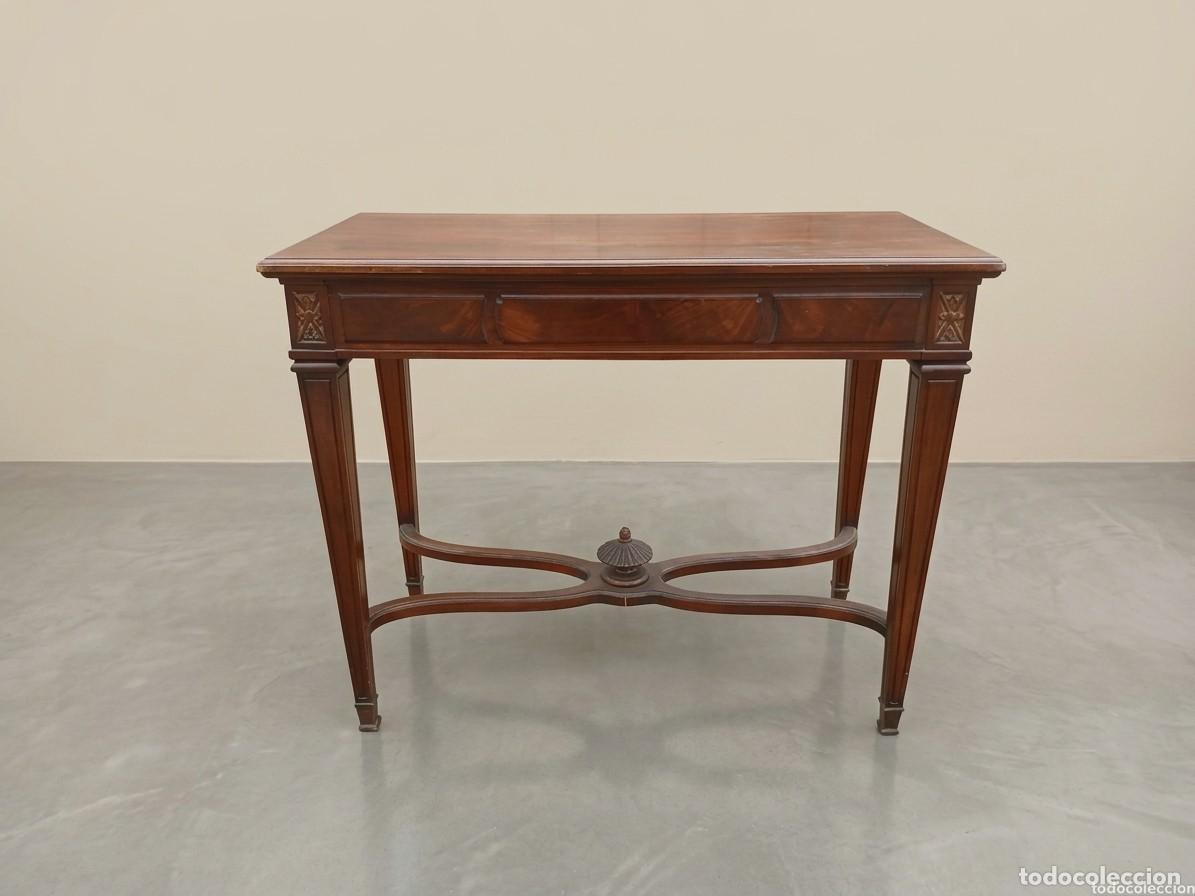 Antig&uuml;edades: Consola antigua estilo ingl&eacute;s Victoriano. Mueble Mesa auxiliar antigua madera nogal Luis XVI. - Foto 1