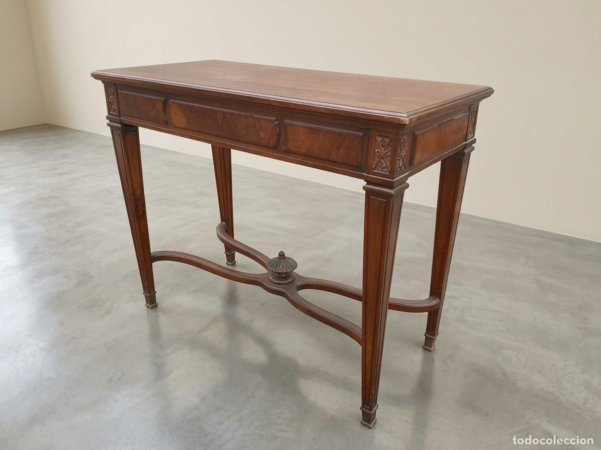 Antig&uuml;edades: Consola antigua estilo ingl&eacute;s Victoriano. Mueble Mesa auxiliar antigua madera nogal Luis XVI. - Foto 2