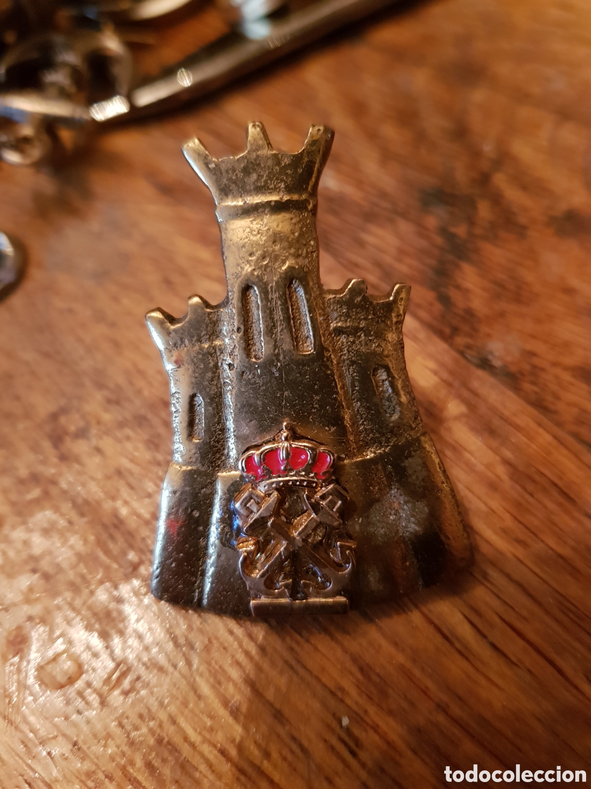 Antig&uuml;edades: ANTIGUA INSIGNIA CASTILLO Y MARINA