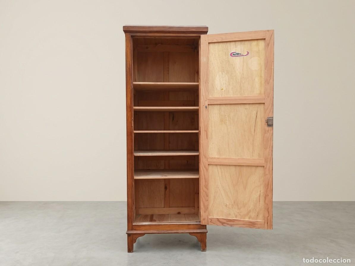 Antig&uuml;edades: Armario estrecho antiguo estilo Industrial. Mueble de despacho estanter&iacute;a archivador taquilla. - Foto 3
