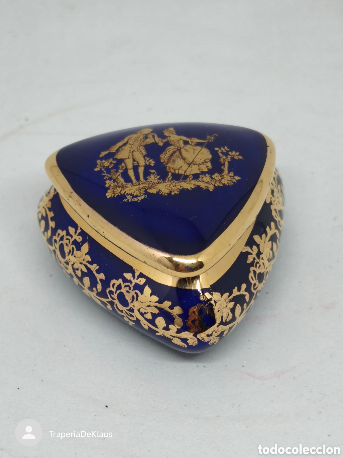 Antig&uuml;edades: Cajita alhajero triangular de porcelana de Limoges - car122