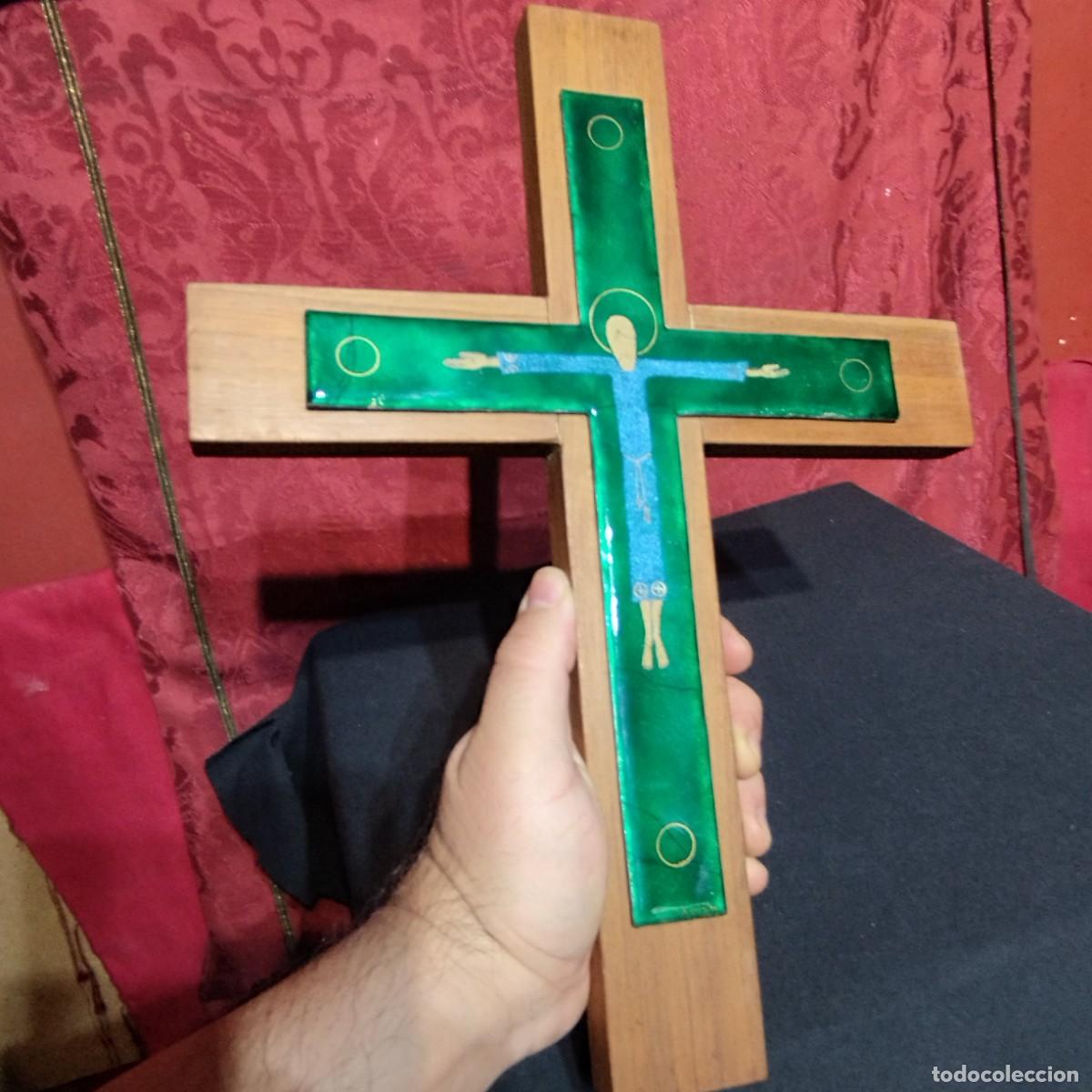 Antig&uuml;edades: CRUCIFIJO DE PARED ESTILO ROMANICO ESMALTADO AL FUEGO - FIRMA M.MAINAR - ARTE SACRO CATALAN