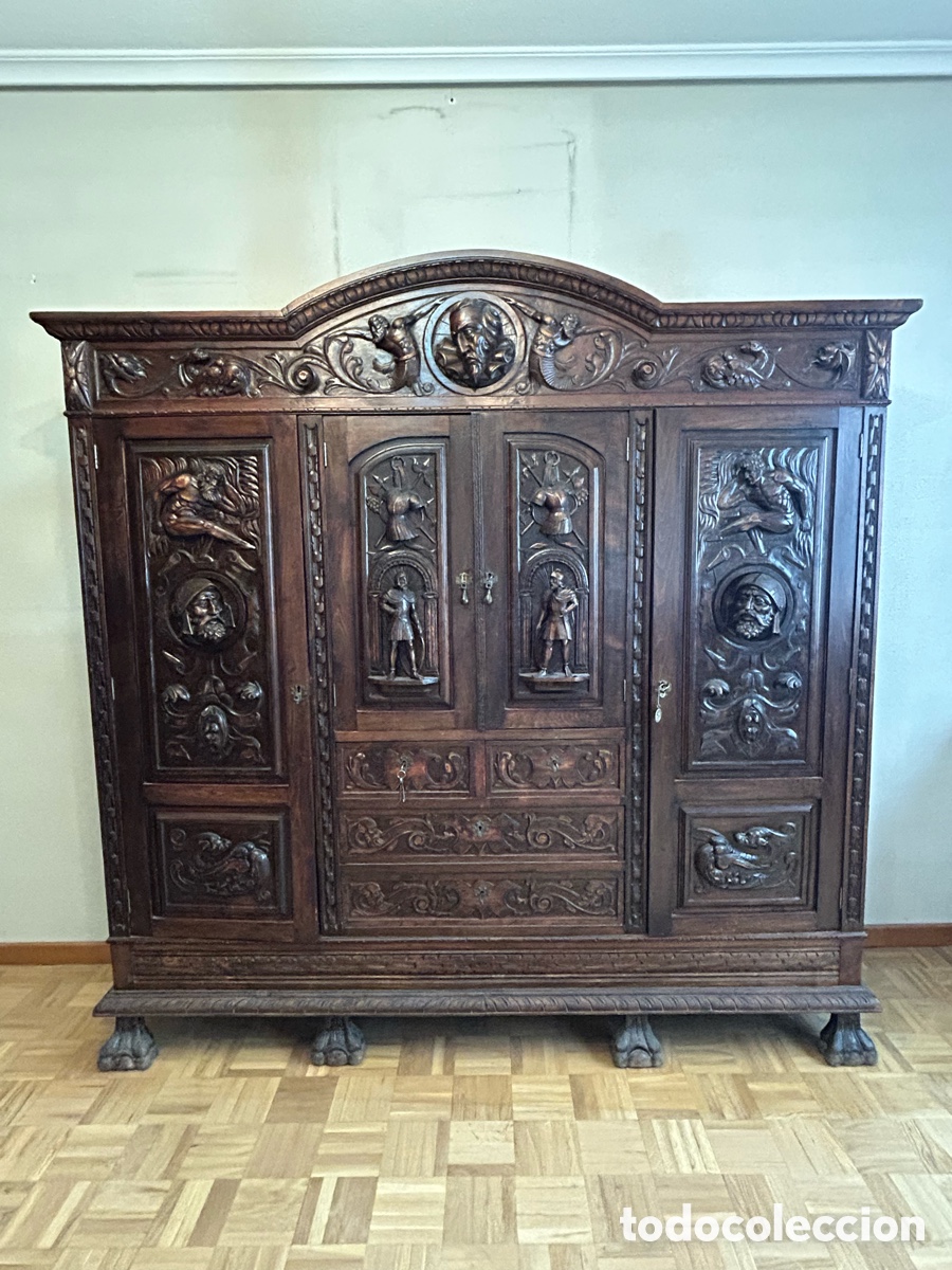 Antig&uuml;edades: Estudio castellano: mueble, lampara, mesa, 4sillas y sill&oacute;n