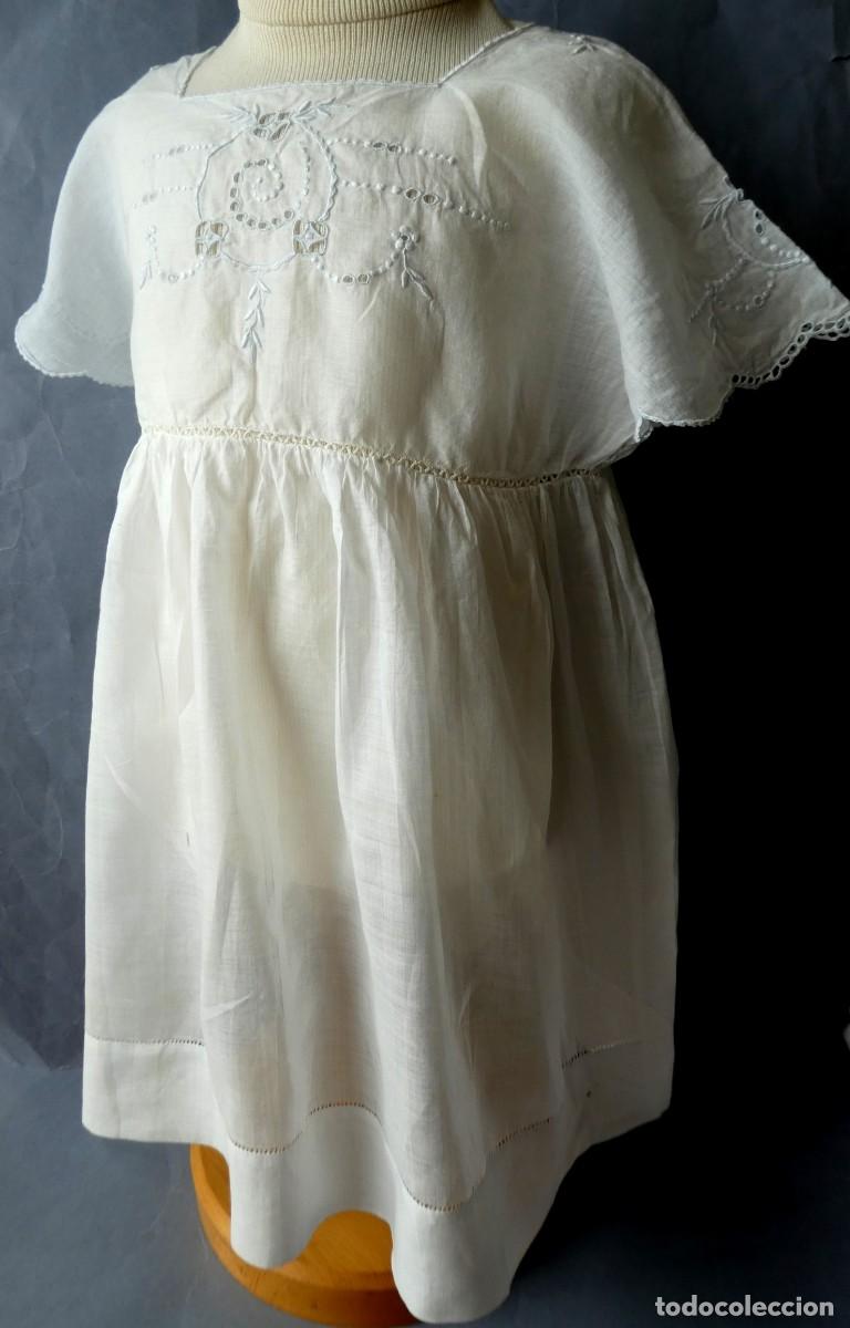 Antig&uuml;edades: ANTIGUO VESTIDO DE MUSELINA BORDADA NI&Ntilde;A - MU&Ntilde;ECA PPIO.S, S.XX