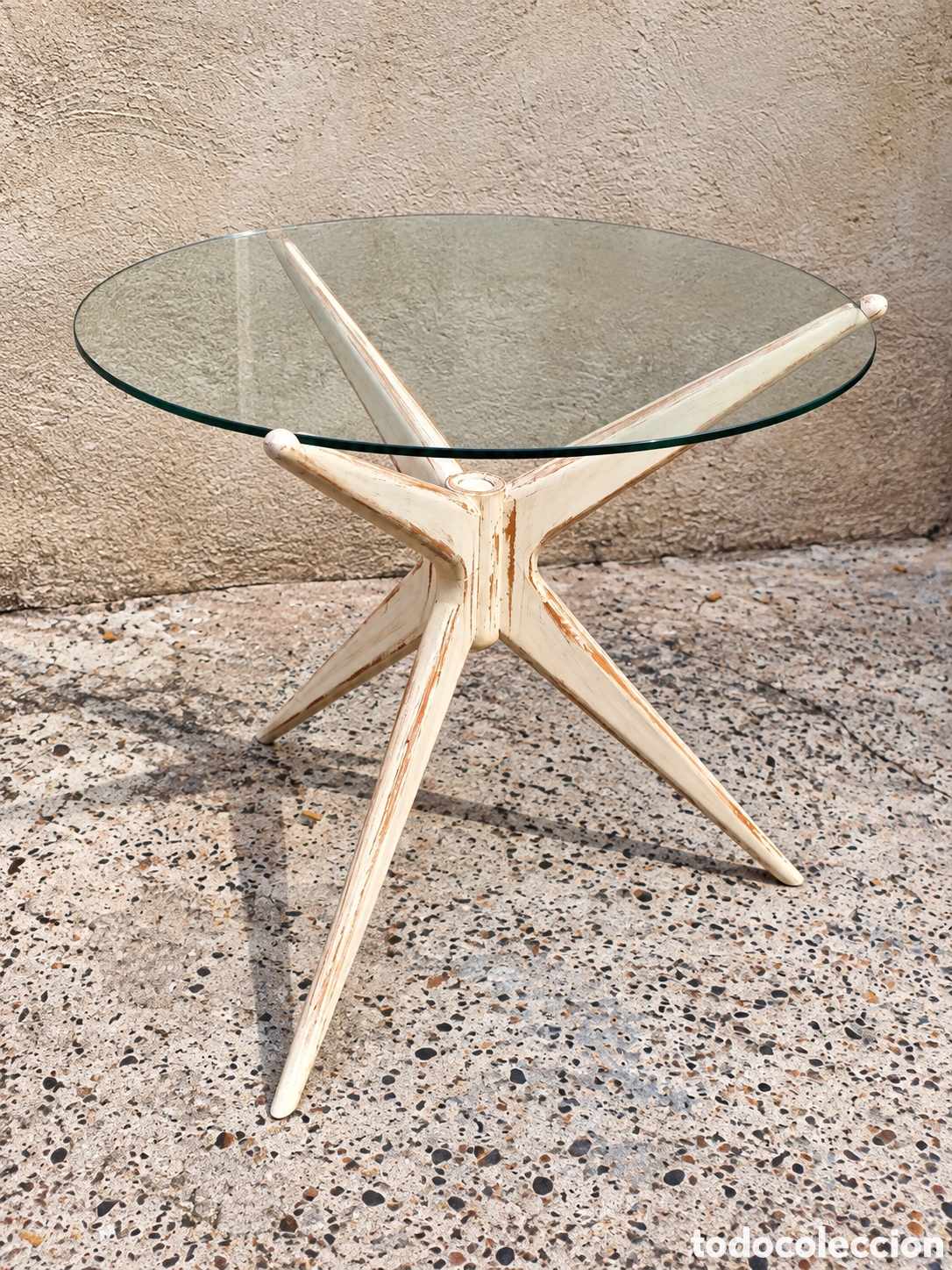 Antig&uuml;edades: Mesa auxiliar vintage a&ntilde;os 60. dise&ntilde;o mid-century. madera maciza de haya y cristal original