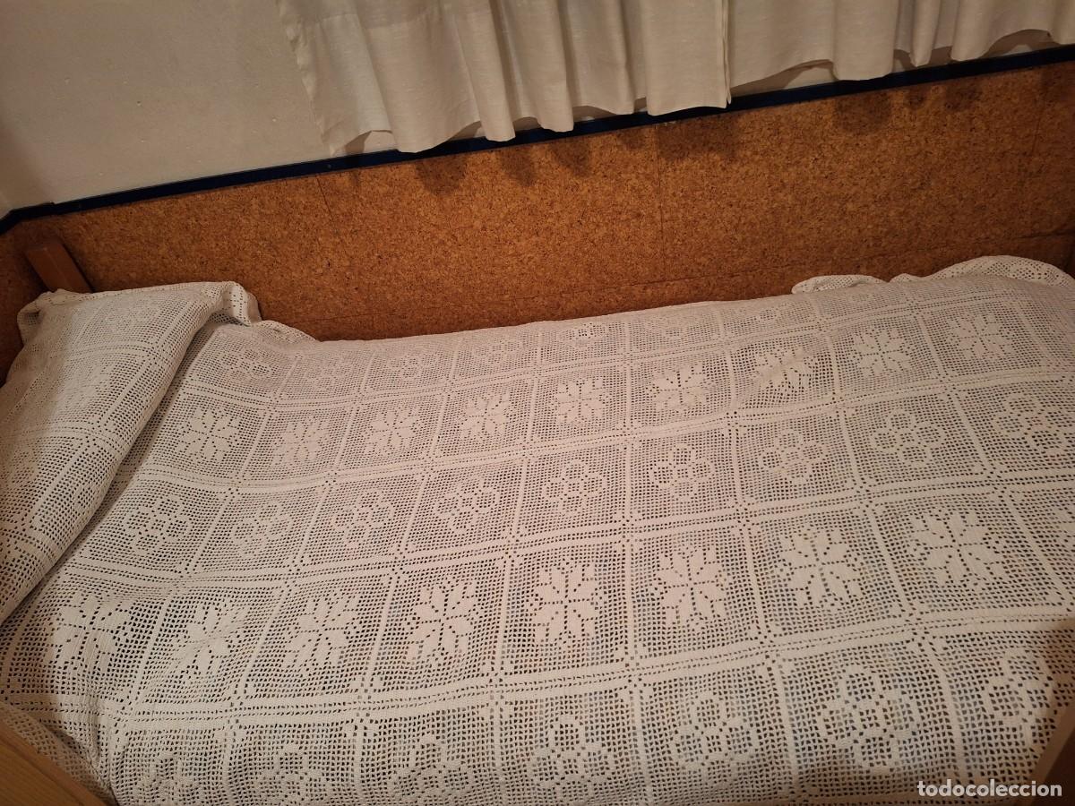 Antig&uuml;edades: Colcha de ganchillo hecha a mano - Foto 3