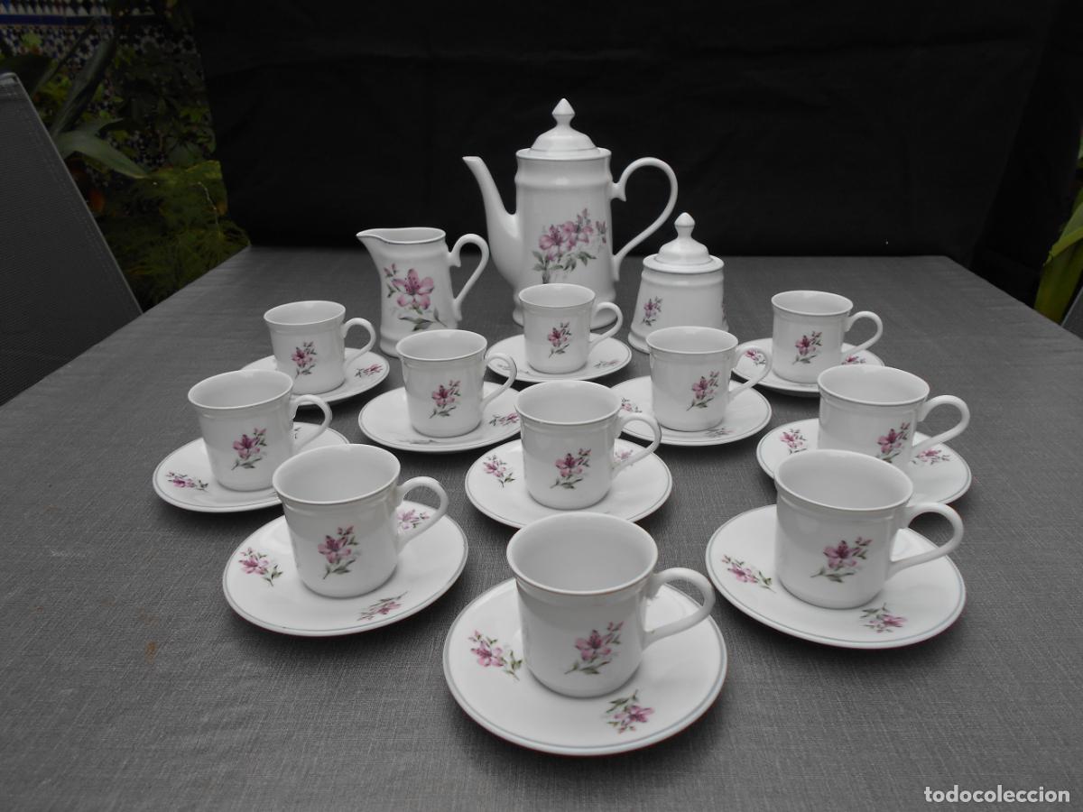 Antig&uuml;edades: BONITO JUEGO DE CAFE, COMPUESTO DE CAFETERA, AZUCARERO, LECHERA Y 11 TAZAS Y PLATOS