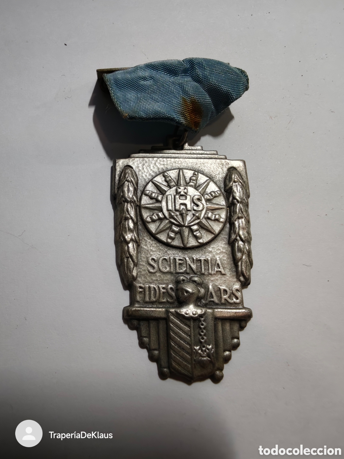 Antig&uuml;edades: Medalla Escolar de Honor en Plata/Metal Plateado - car122