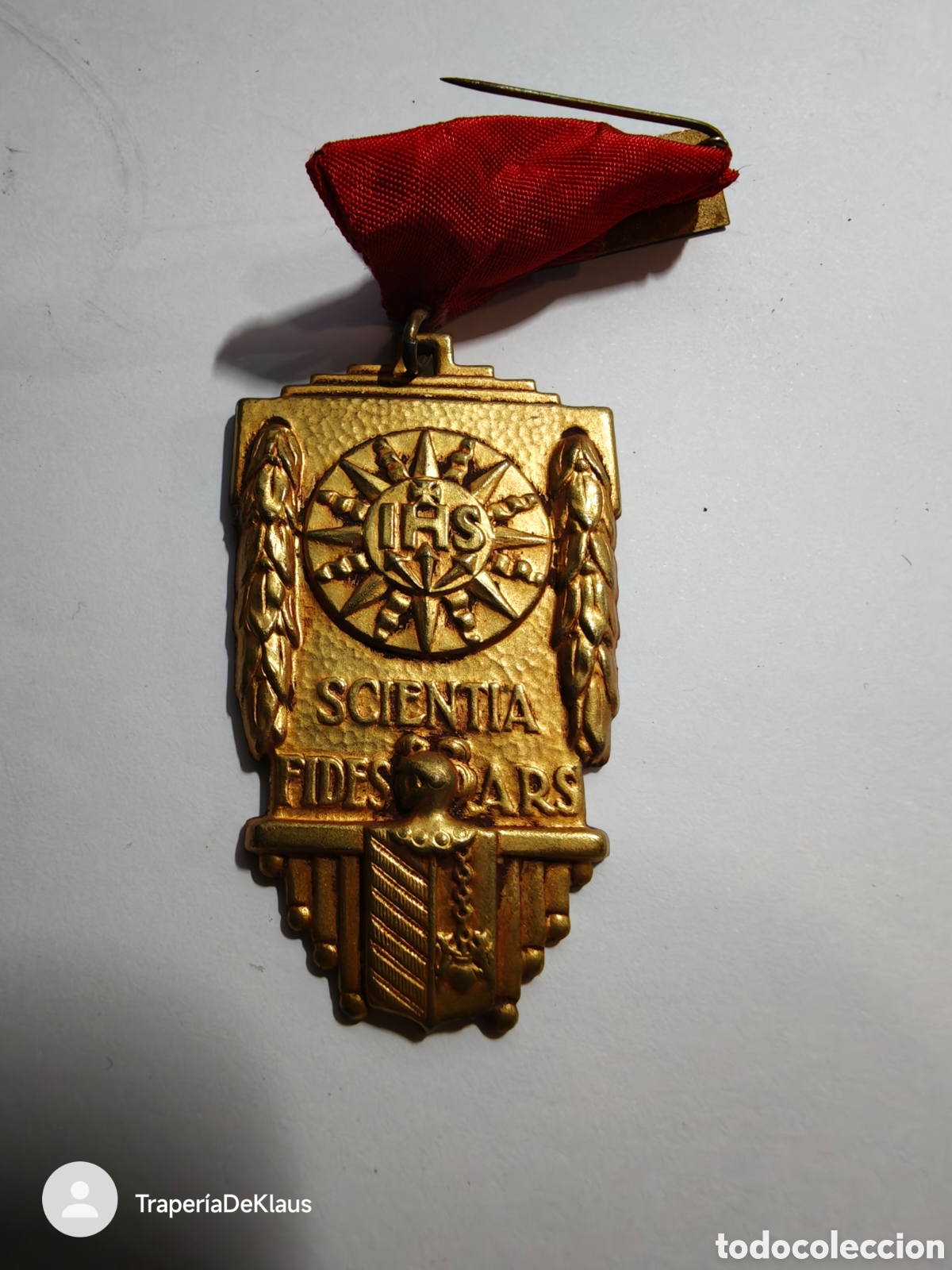Antig&uuml;edades: Medalla Escolar de Honor en dorado - car122